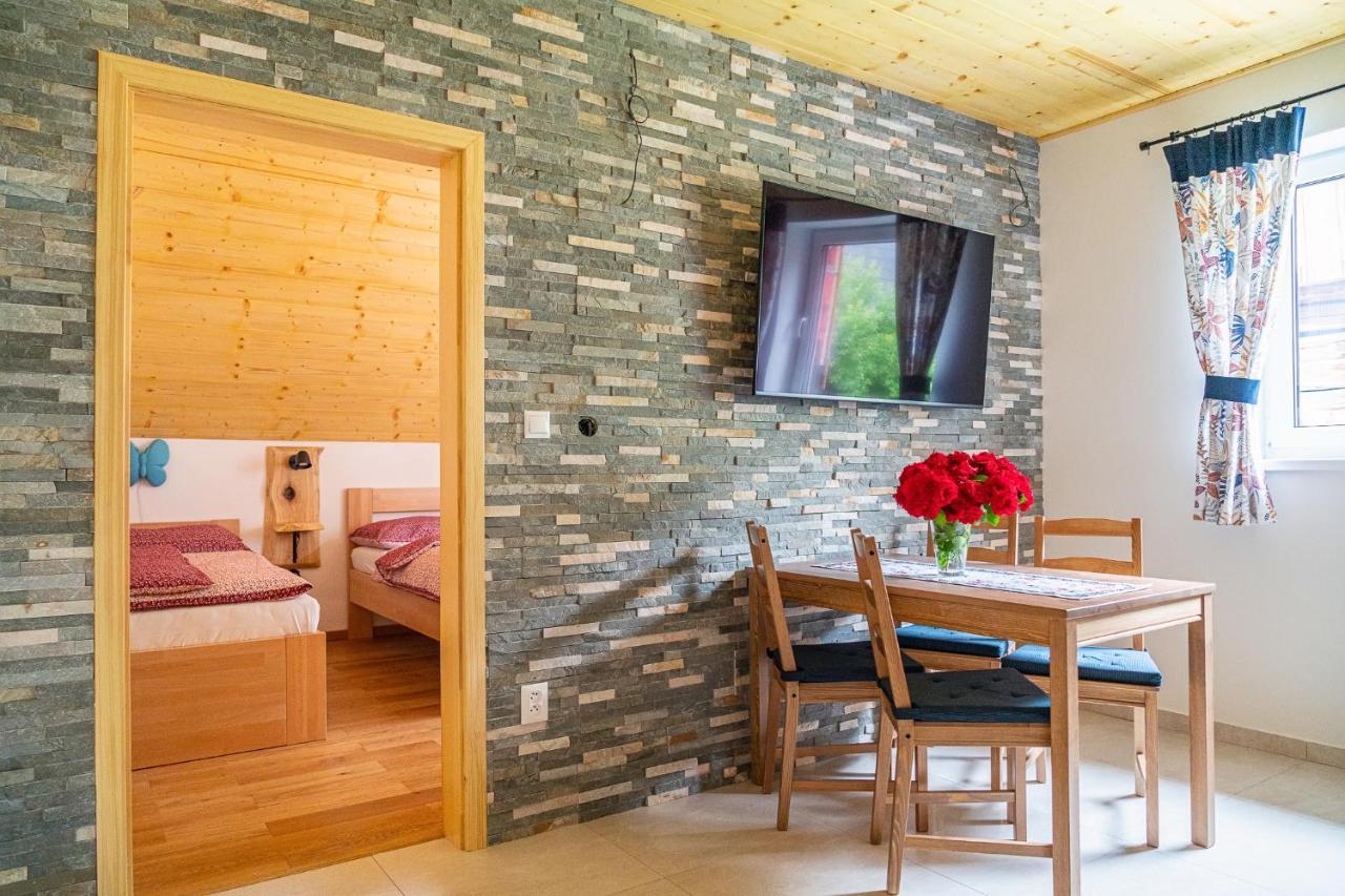 Apartmany Pod Rozsutcom - Zatkov Dvor - Prijazd Do Ubytovania Autom S Pohonom 4X4 Terchova Bagian luar foto