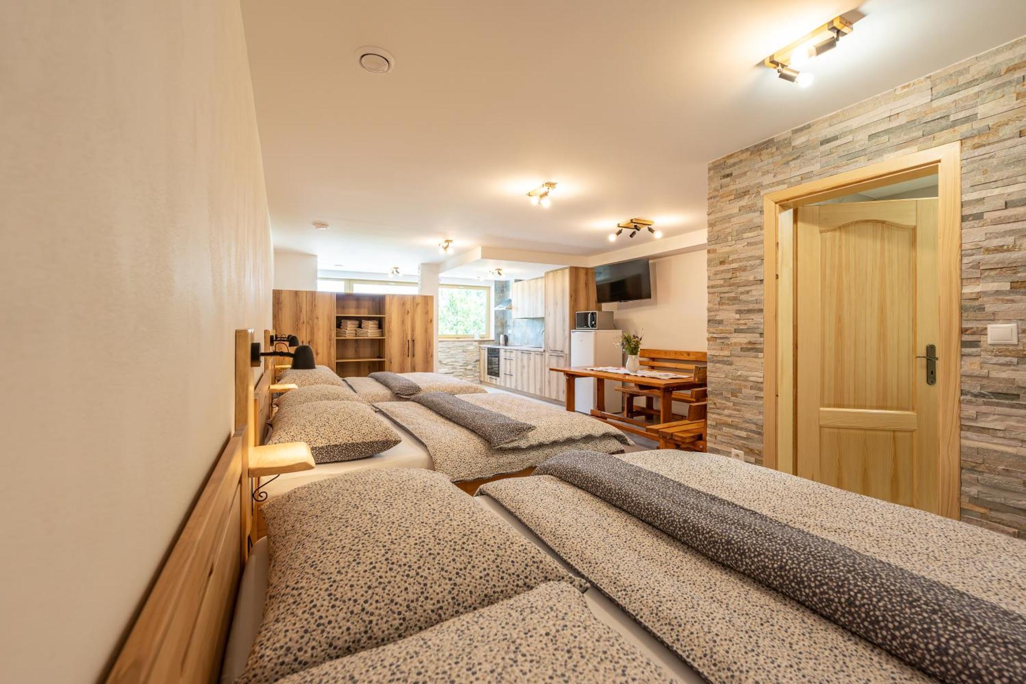 Apartmany Pod Rozsutcom - Zatkov Dvor - Prijazd Do Ubytovania Autom S Pohonom 4X4 Terchova Bagian luar foto